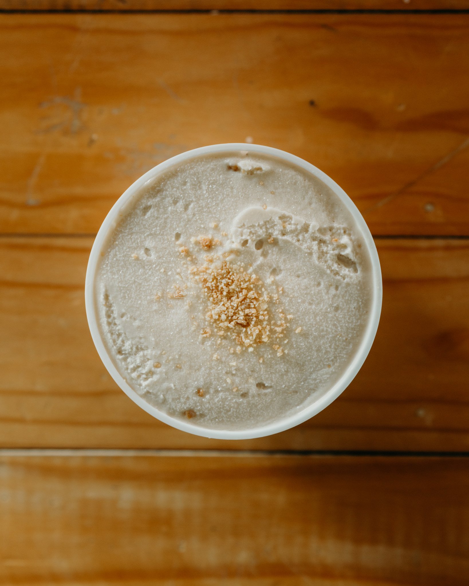 Banana & roasted white chocolate ice cream tub